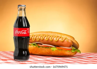 2 Perros Calientes + 1 Cocacola